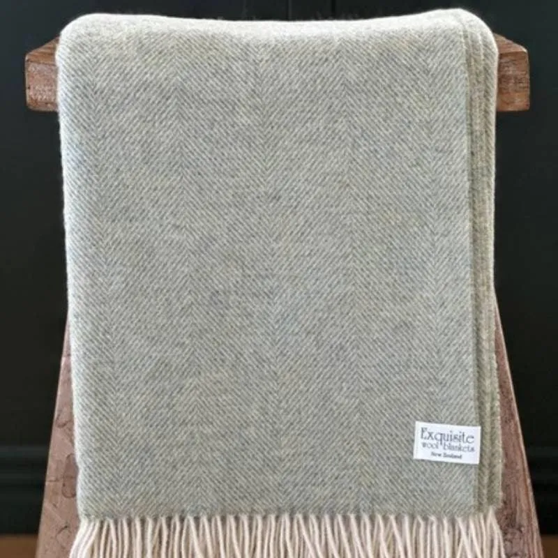 Herringbone Wool Throw 185x140cm in sage