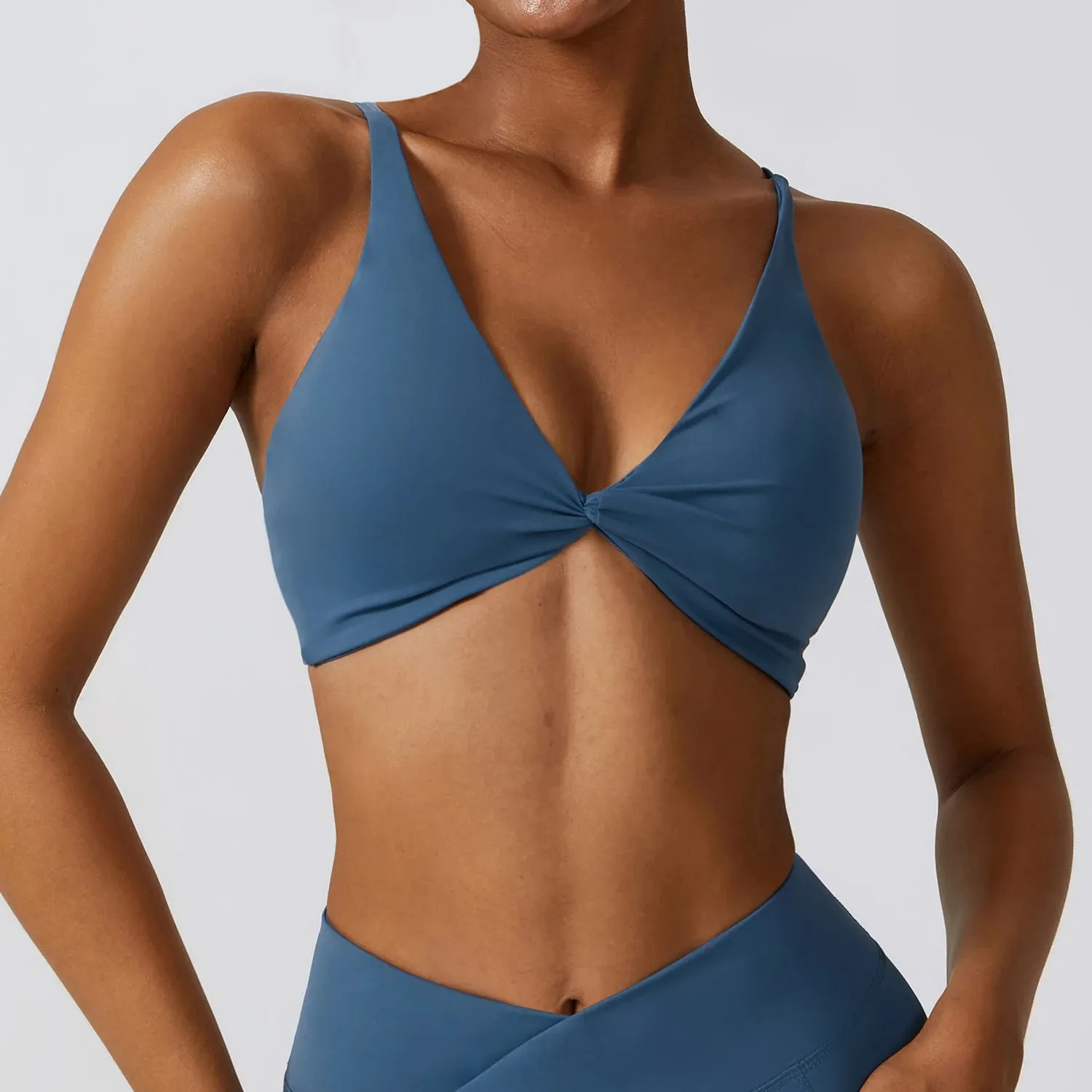 LUCINDA V-NECK SPORTS BRA