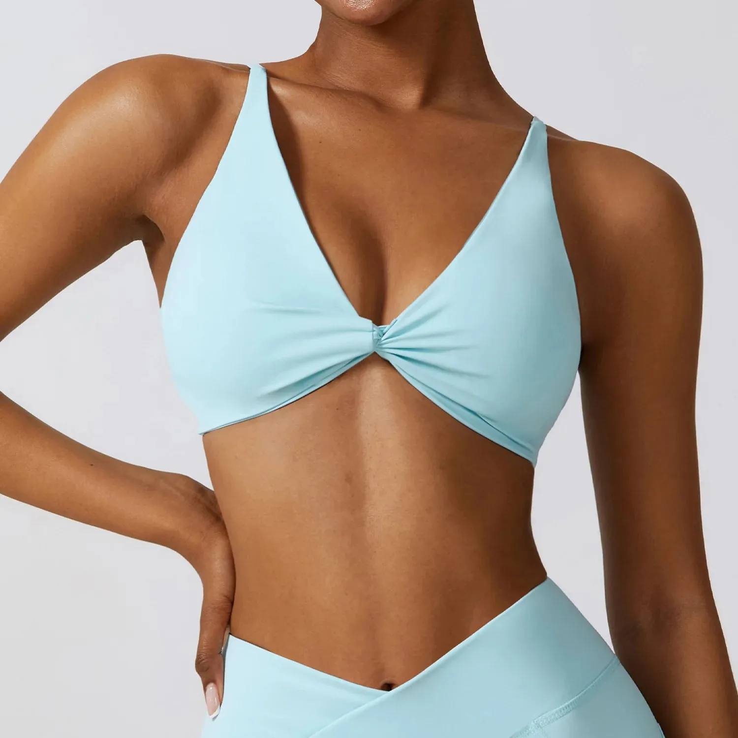 LUCINDA V-NECK SPORTS BRA